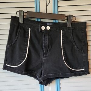 ModCloth Black & White Retro-Trim Shorts